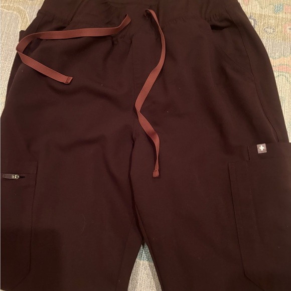 FIGS espresso brown scrub set - Picture 2 of 6